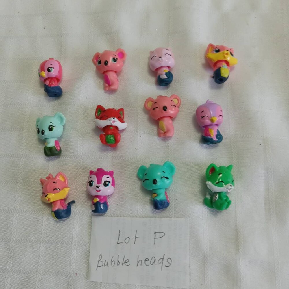 39 Hatchimals and accessories